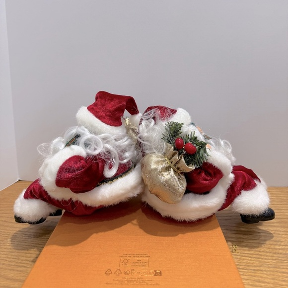 Vintage 90’s Christmas Santa’s sitting on shelf stocking holders - Picture 7 of 9